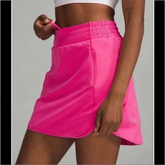 lululemon athletica Dresses & Skirts - NWT Lululemon Hotty Hot Tall Tennis Skirt, size 6, hot Pink